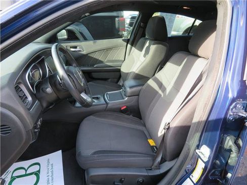 Used 2015 Dodge Charger SXT w/ Driver Confidence Group image 4