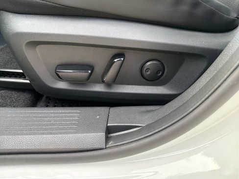Used 2023 Nissan Rogue SV w/ SV Premium B Package FWD image 16