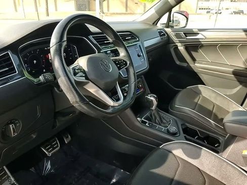 Used 2022 Volkswagen Tiguan SEL R-Line image 9