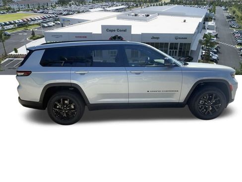 Certified 2025 Jeep Grand Cherokee L Altitude image 4