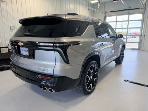 Used 2025 Chevrolet Traverse High Country w/ LPO, Cargo Package AWD/4WD image 3