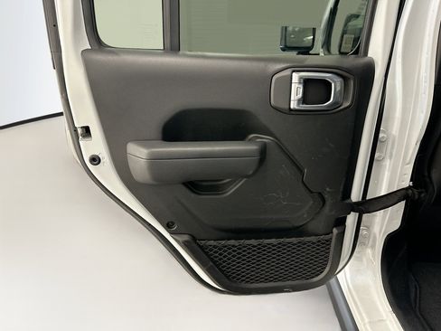 Used 2025 Jeep Wrangler Unlimited Rubicon image 26