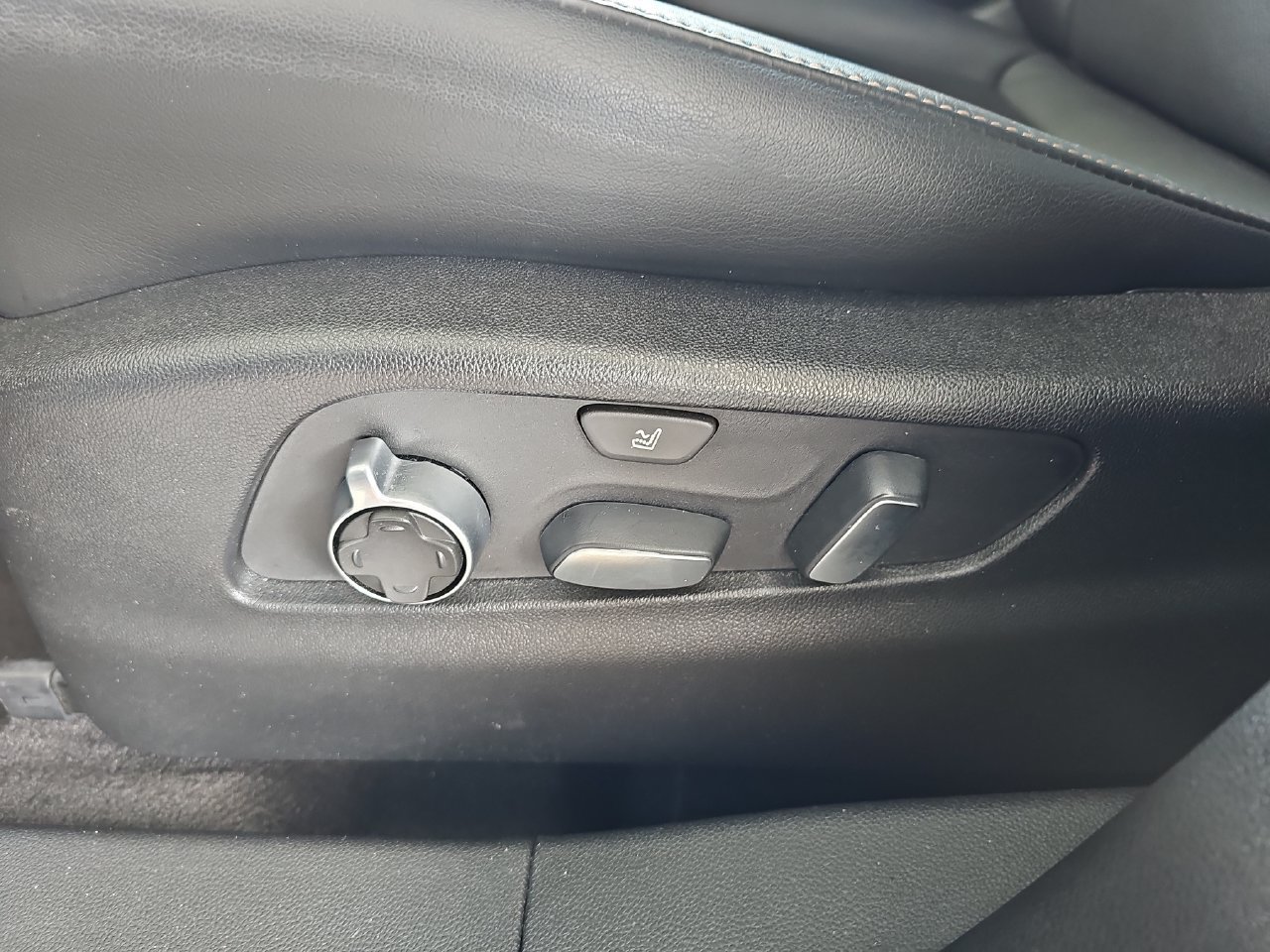 Used 2019 Cadillac XT4 Sport AWD/4WD image 30