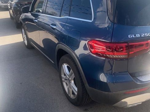 Used 2021 Mercedes-Benz GLB 250 GLB 250 image 4