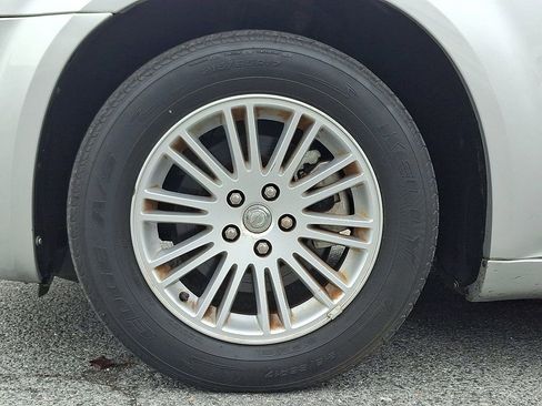 Used 2010 Chrysler 300 Touring image 9