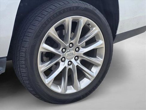 Used 2019 Cadillac Escalade Luxury image 9