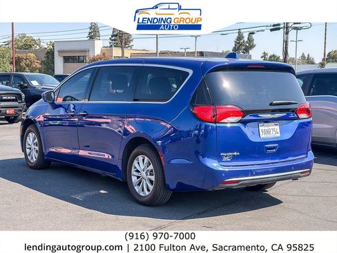 Used 2019 Chrysler Pacifica Touring Plus FWD image 2