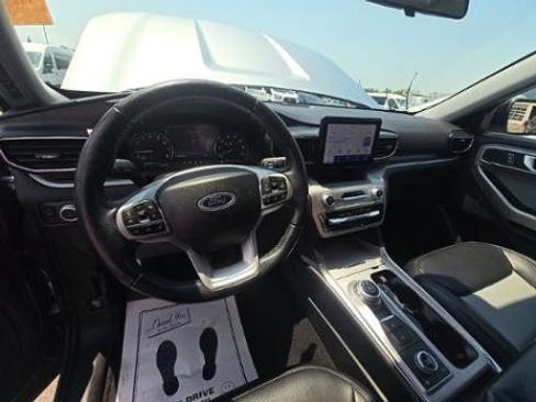 Used 2022 Ford Explorer XLT w/ Equipment Group 202A AWD/4WD image 10