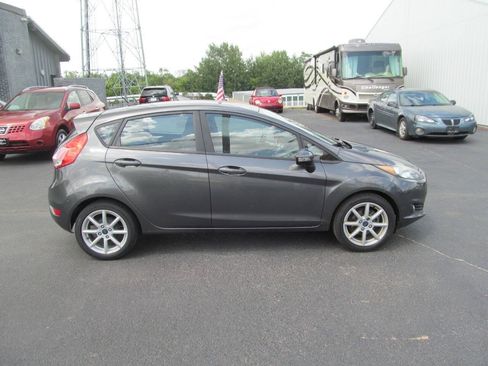 Used 2015 Ford Fiesta SE w/ Equipment Group 201A FWD image 5