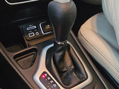 Used 2017 Jeep Cherokee Latitude w/ Safety/Convenience Group image 18