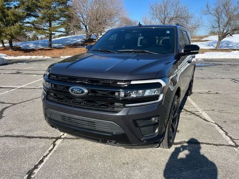 Certified 2022 Ford Expedition Limited image 4