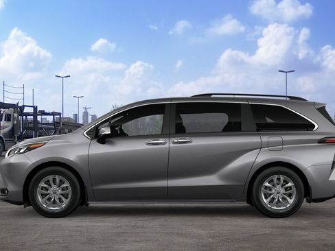 New 2026 Toyota Sienna XLE image 5