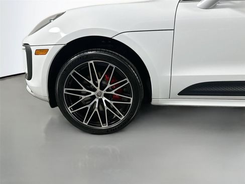 Certified 2026 Porsche Macan S AWD/4WD image 11