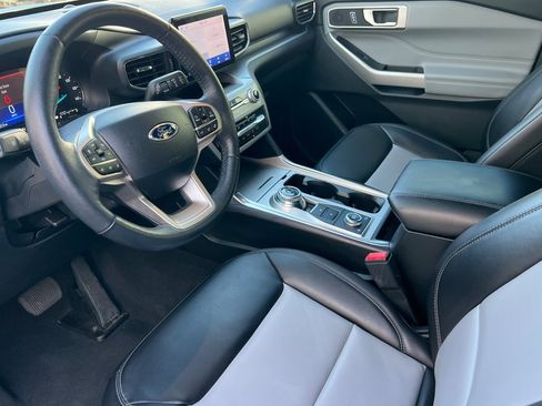 Used 2022 Ford Explorer XLT w/ Equipment Group 202A image 10