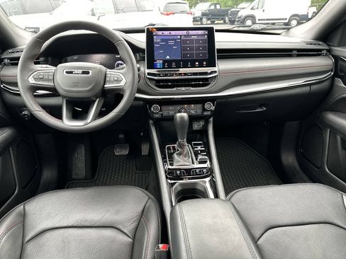 Certified 2025 Jeep Compass Trailhawk w/ Trailhawk Elite Group AWD/4WD image 10