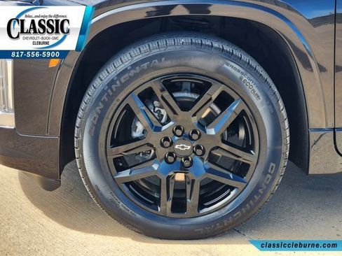 Used 2023 Chevrolet Traverse Premier image 12