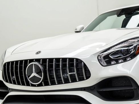 Used 2018 Mercedes-Benz AMG GT Roadster image 3