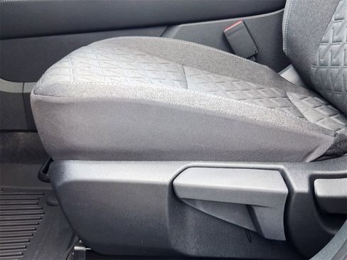 New 2025 Nissan Kicks SV w/ SV Premium Package image 18