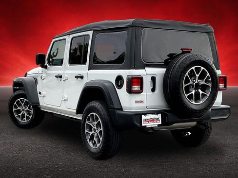 Used 2025 Jeep Wrangler Unlimited Sport AWD/4WD image 4
