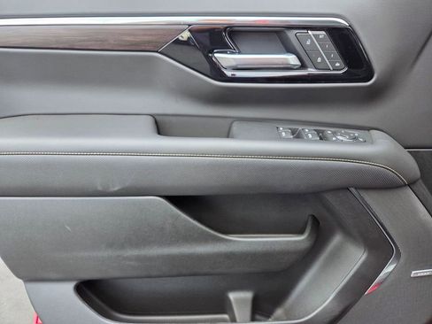 New 2025 Chevrolet Suburban Premier image 11