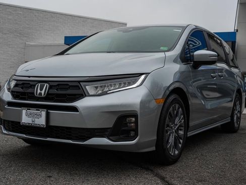 New 2026 Honda Odyssey Touring image 3