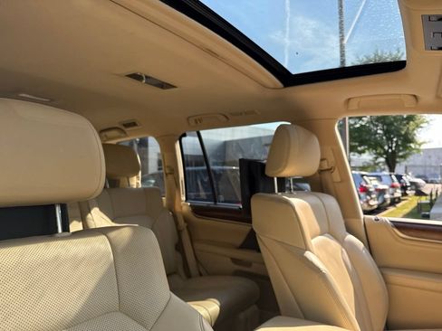 Used 2021 Lexus LX 570 4WD w/ Luxury Package image 10