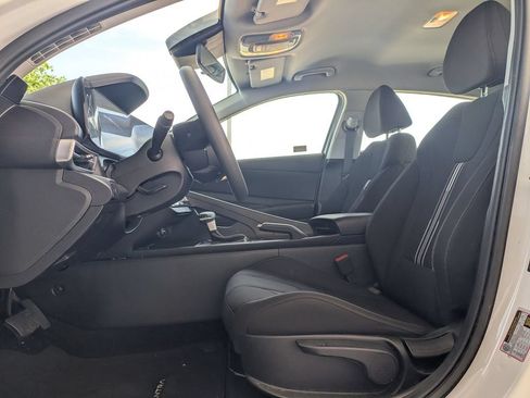 Used 2024 Hyundai Elantra SEL FWD image 36