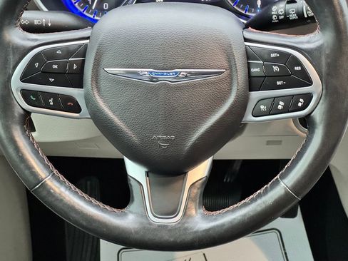 Used 2019 Chrysler Pacifica Touring-L Plus w/ Advanced Safetytec Group FWD image 19