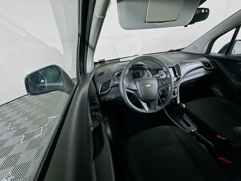 Used 2020 Chevrolet Trax LS image 18