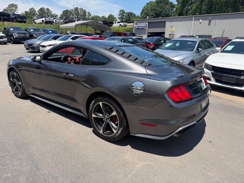 Used 2018 Ford Mustang Coupe RWD image 9
