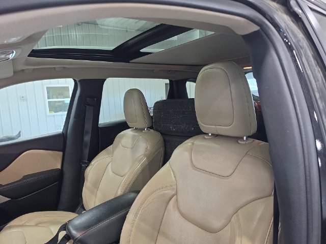 Used 2017 Jeep Cherokee Limited AWD/4WD image 17