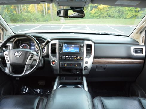 Used 2017 Nissan Titan SL image 17