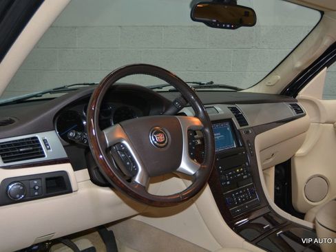 Used 2007 Cadillac Escalade AWD w/ Climate Package image 11