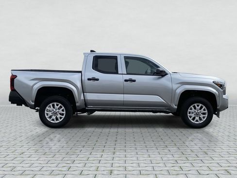 Certified 2025 Toyota Tacoma SR image 8
