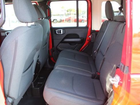 Used 2024 Jeep Wrangler Unlimited Sahara AWD/4WD image 40