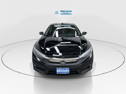Used 2018 Honda Civic Touring image 5