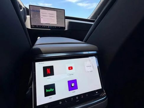 Used 2026 Tesla Model S Plaid AWD/4WD image 9