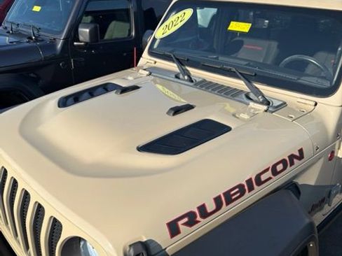 Used 2022 Jeep Wrangler Unlimited Rubicon w/ Cold Weather Group AWD/4WD image 2