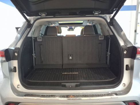 Used 2023 Toyota Highlander Platinum AWD/4WD image 22