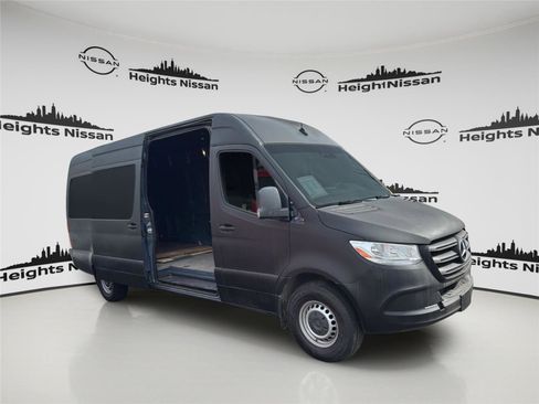 Used 2021 Mercedes-Benz Sprinter 2500 image 3