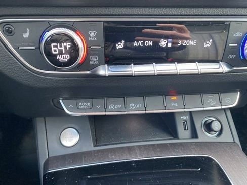 Used 2024 Audi Q5 2.0T Premium w/ Convenience Package image 31