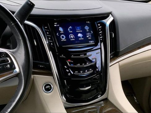 Used 2019 Cadillac Escalade Premium Luxury image 5