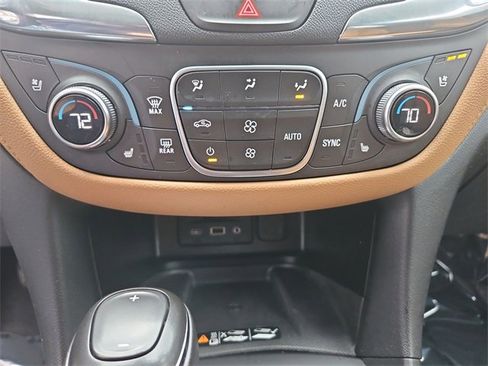 Used 2019 Chevrolet Equinox Premier image 18
