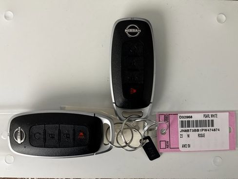 Used 2023 Nissan Rogue SV AWD/4WD image 10