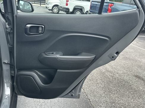 Used 2023 Hyundai Venue Limited FWD image 17