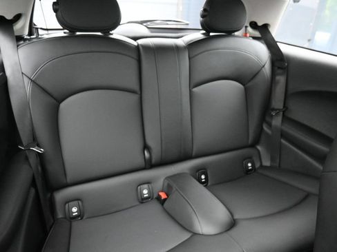 Used 2020 MINI Cooper 2-Door Hardtop FWD image 22