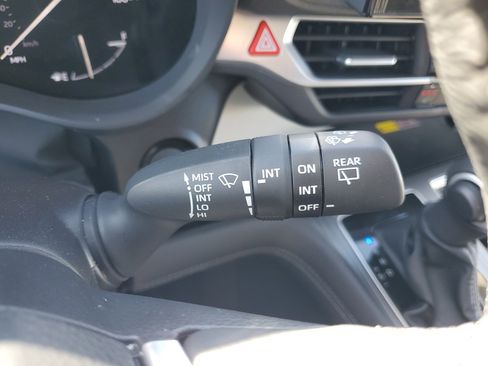 Used 2025 Toyota Sienna XLE image 32