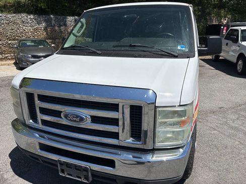 Used 2009 Ford E-350 and Econoline 350 XLT image 2
