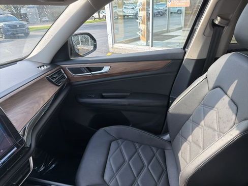 Used 2024 Volkswagen Atlas SE AWD/4WD image 29