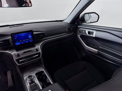 Used 2022 Ford Explorer XLT image 24